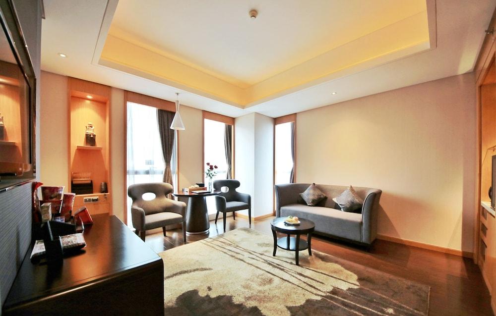 Lia! Chengdu Hotel Bagian luar foto