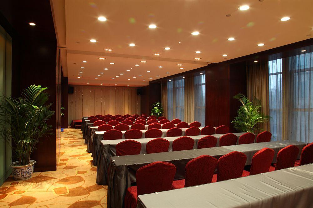 Lia! Chengdu Hotel Bagian luar foto