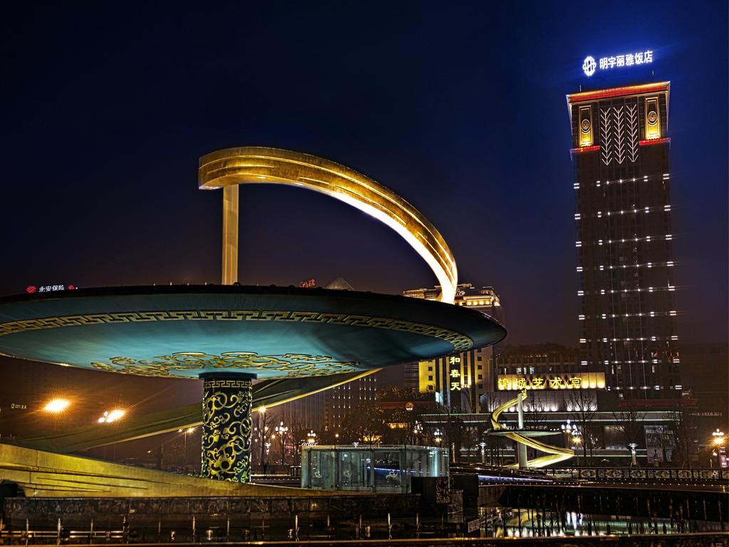 Lia! Chengdu Hotel Bagian luar foto