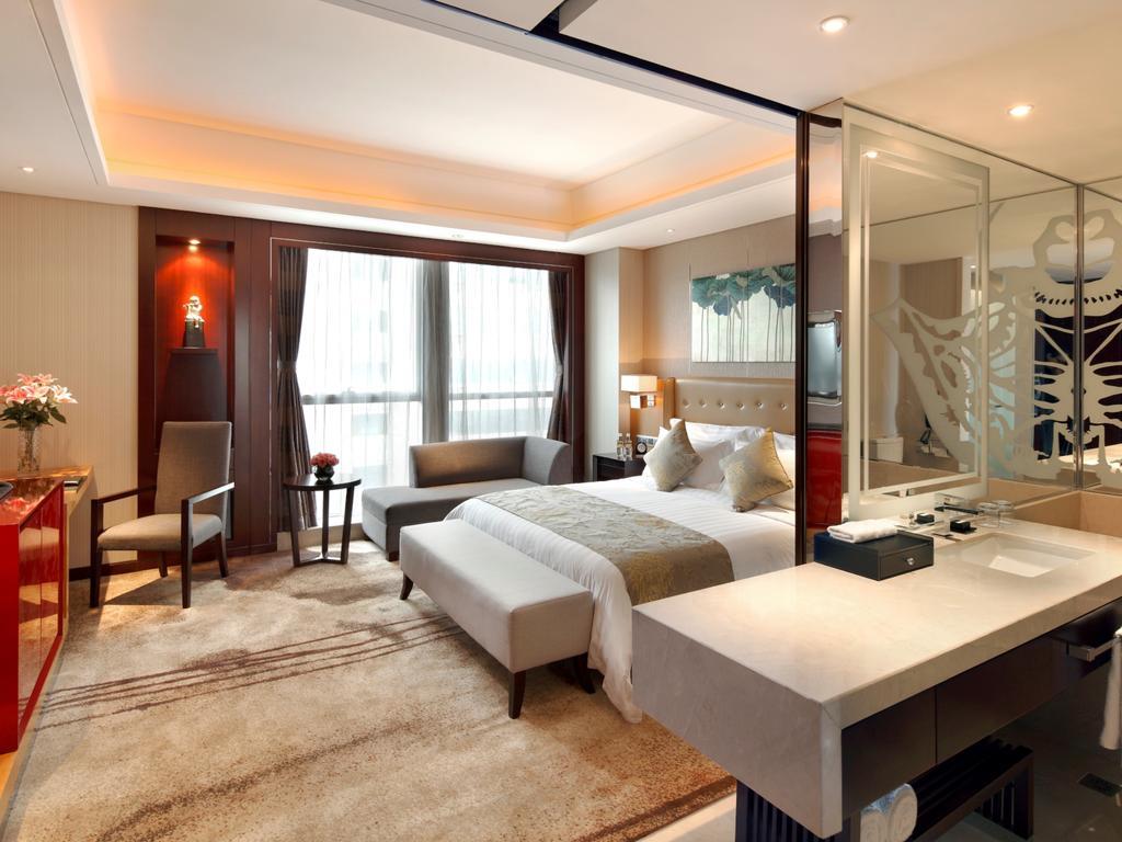 Lia! Chengdu Hotel Bagian luar foto