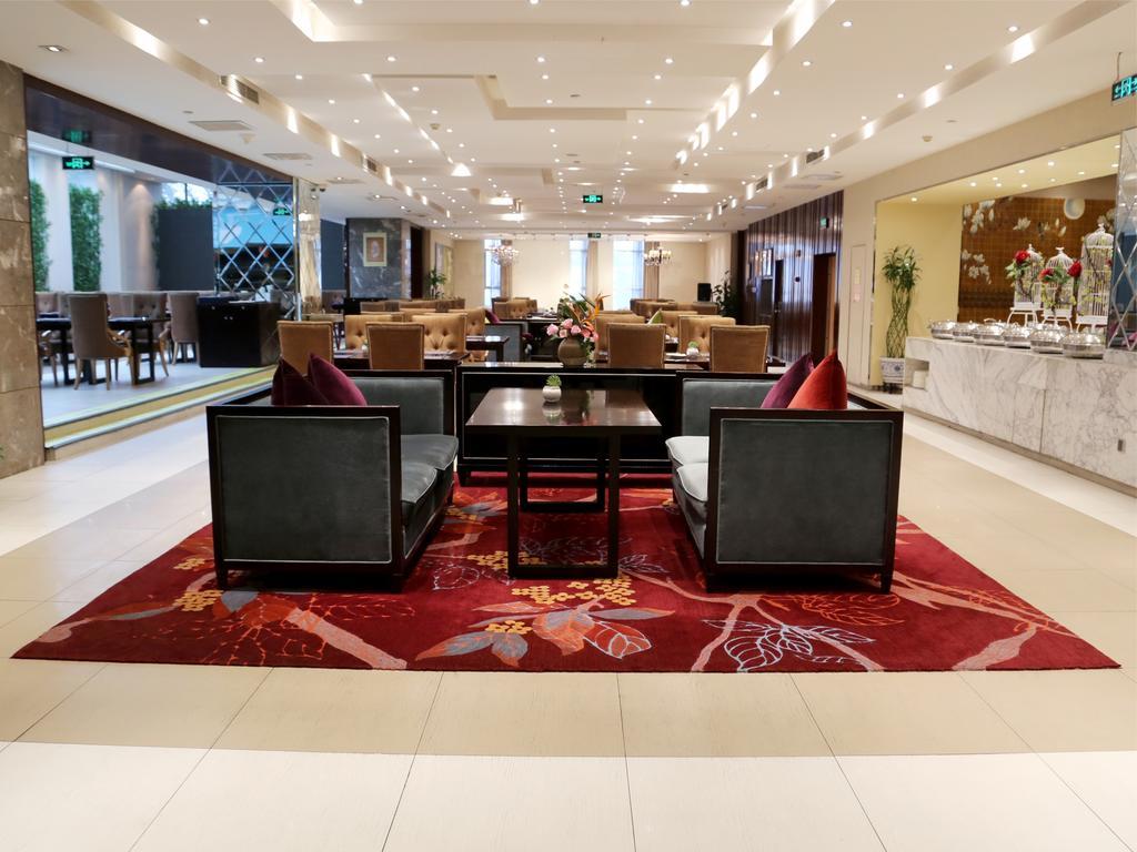Lia! Chengdu Hotel Bagian luar foto