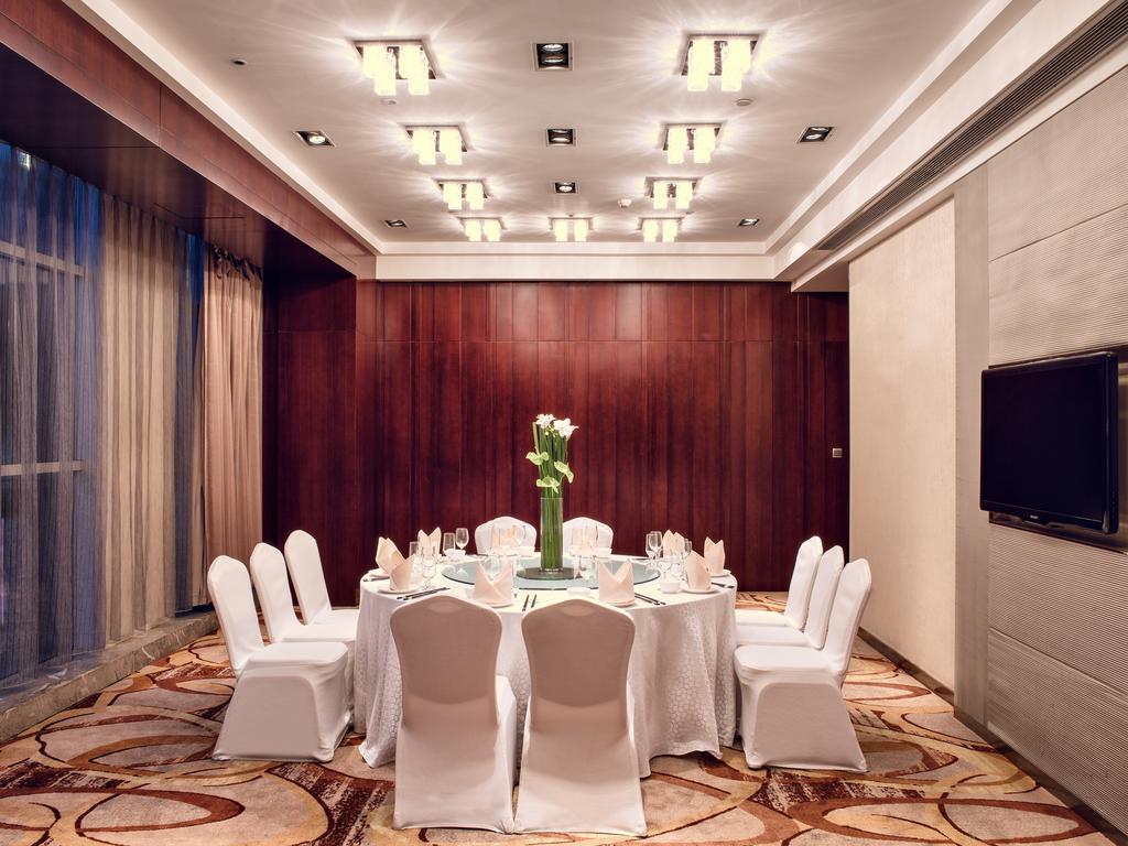 Lia! Chengdu Hotel Bagian luar foto