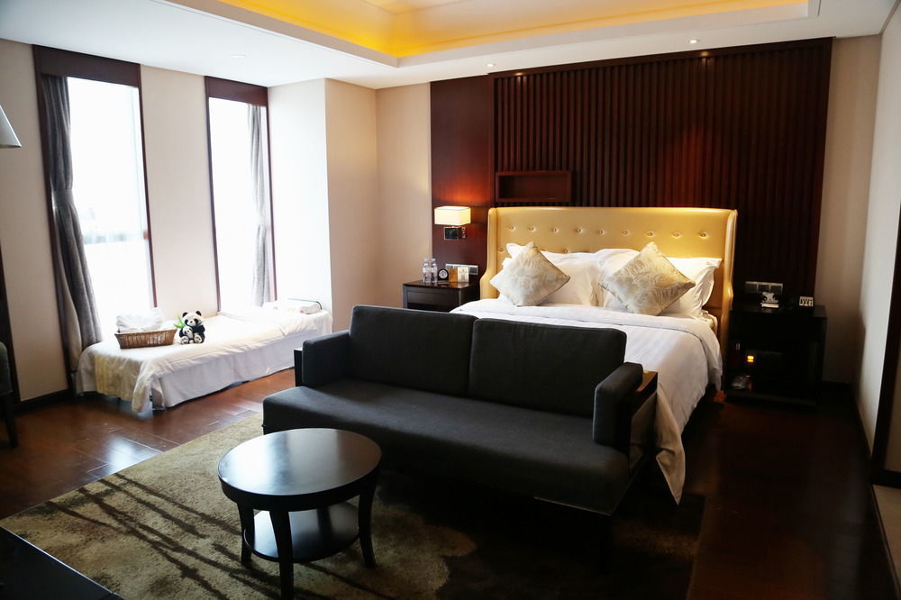 Lia! Chengdu Hotel Bagian luar foto