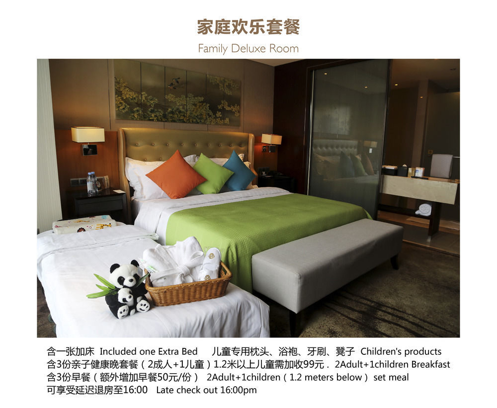Lia! Chengdu Hotel Bagian luar foto