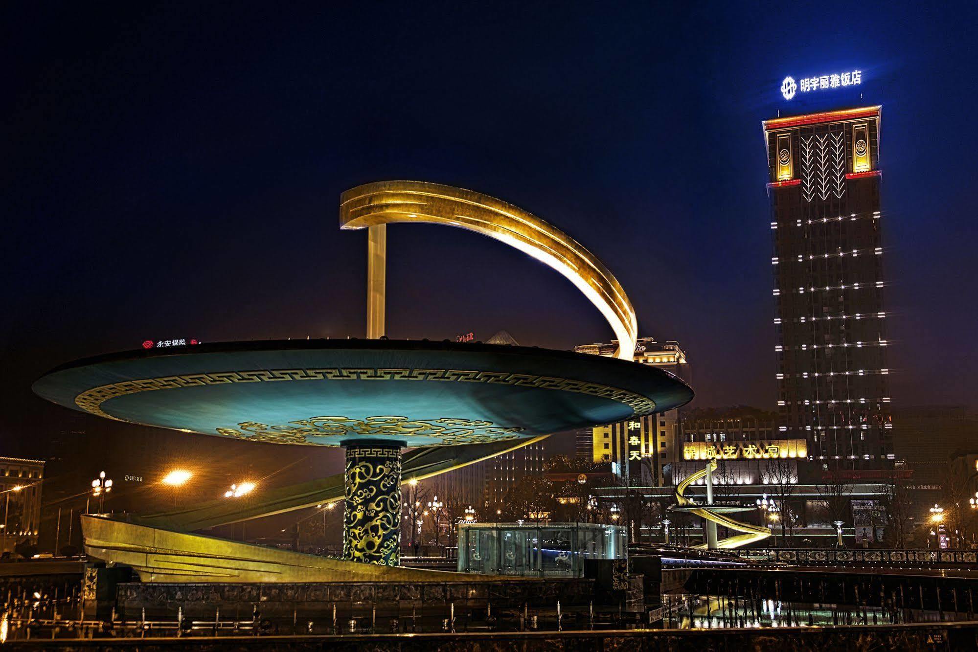 Lia! Chengdu Hotel Bagian luar foto