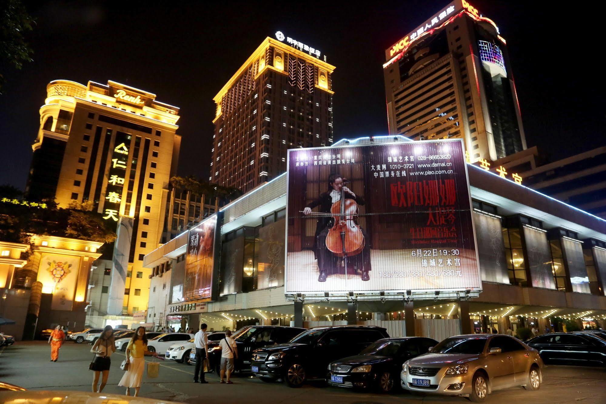 Lia! Chengdu Hotel Bagian luar foto
