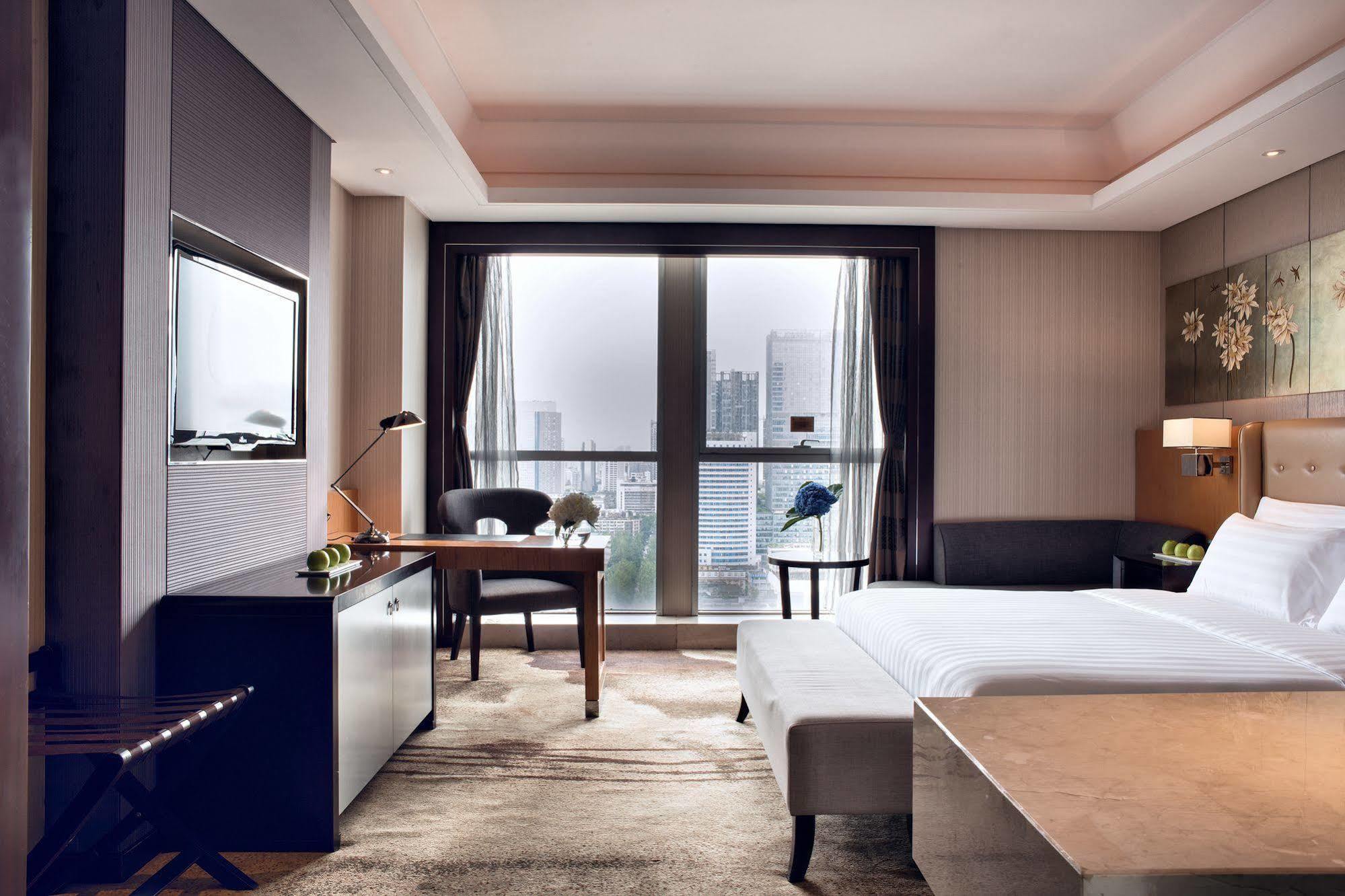 Lia! Chengdu Hotel Bagian luar foto