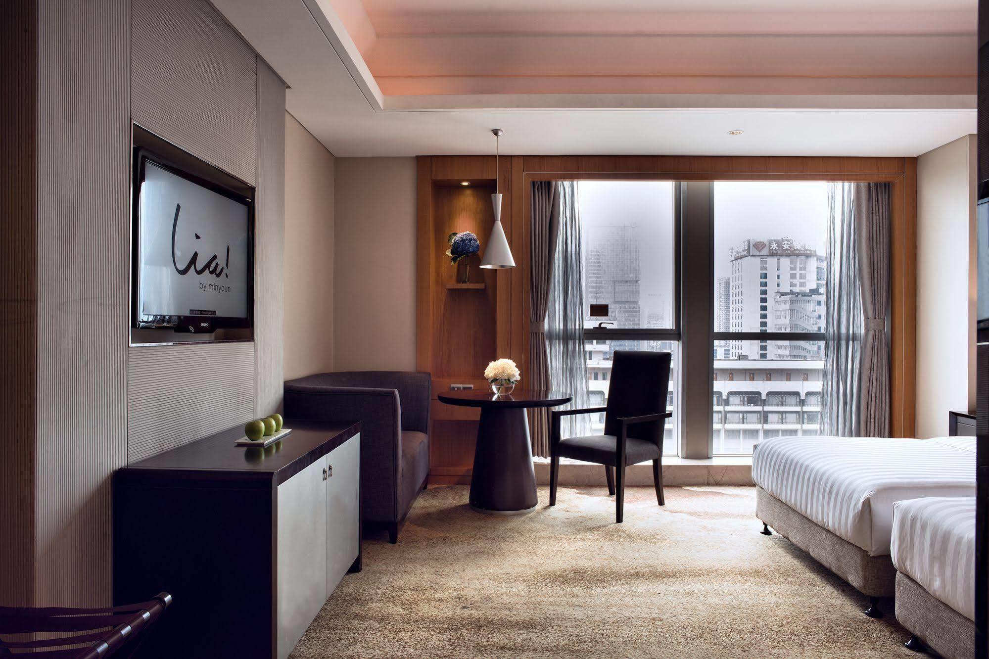 Lia! Chengdu Hotel Bagian luar foto