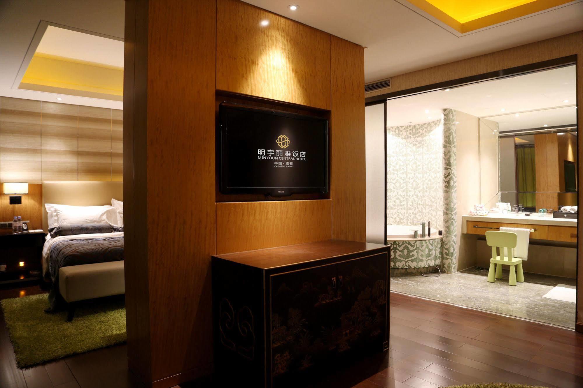 Lia! Chengdu Hotel Bagian luar foto
