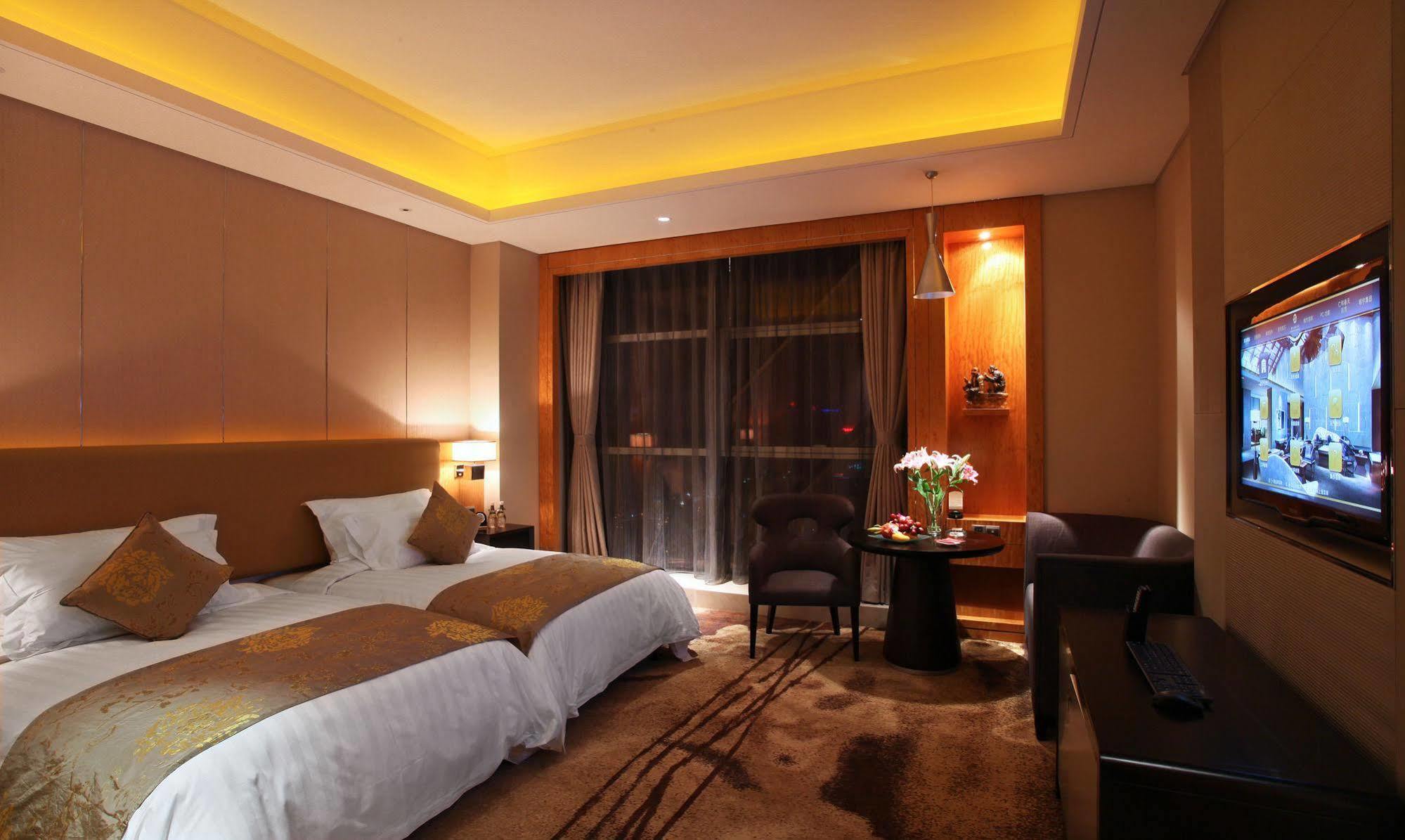 Lia! Chengdu Hotel Bagian luar foto