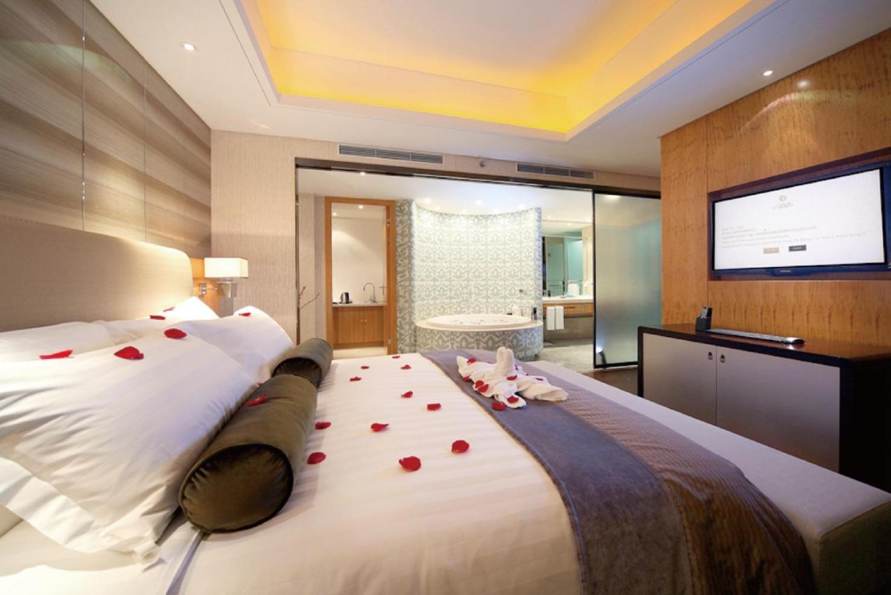 Lia! Chengdu Hotel Bagian luar foto
