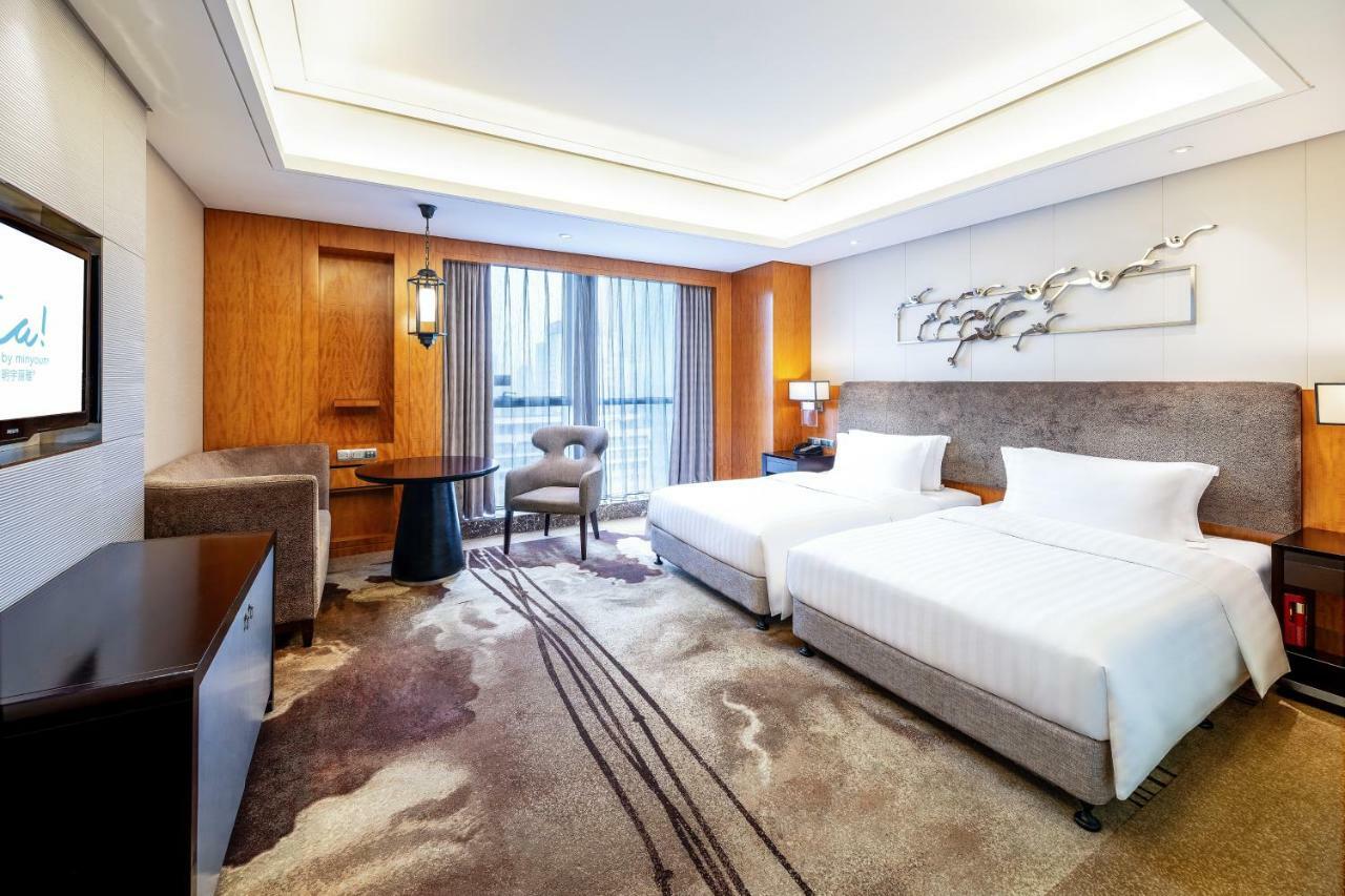 Lia! Chengdu Hotel Bagian luar foto