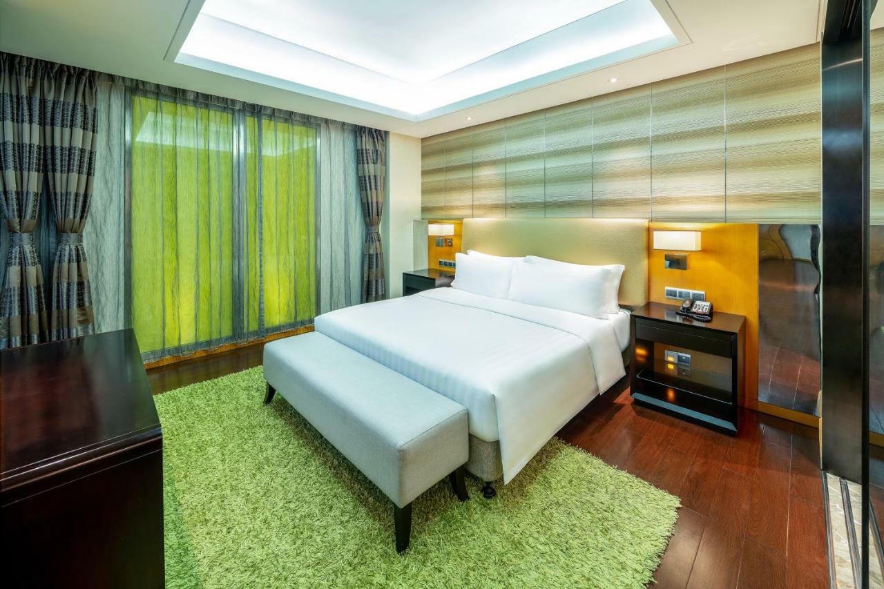 Lia! Chengdu Hotel Bagian luar foto