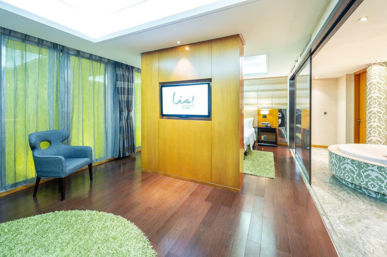 Lia! Chengdu Hotel Bagian luar foto