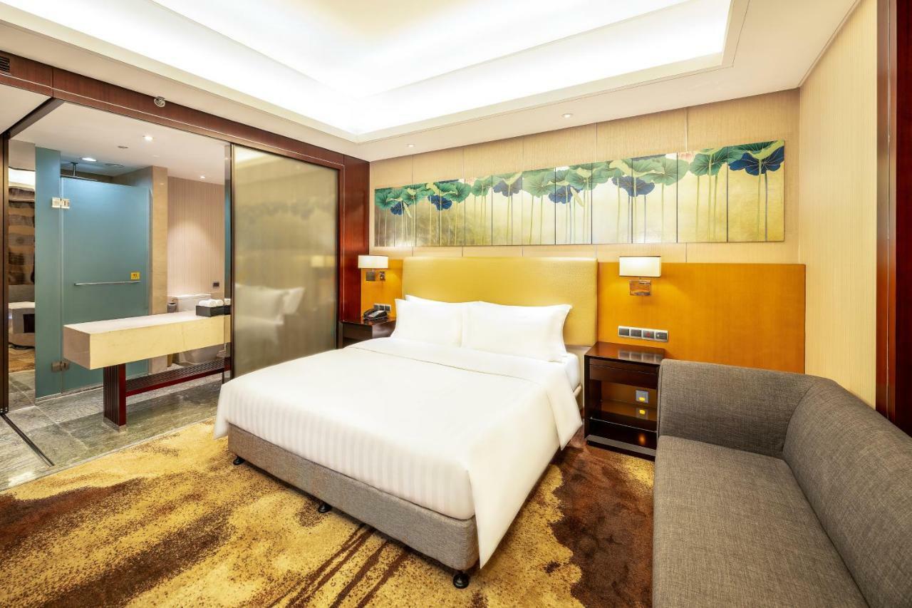 Lia! Chengdu Hotel Bagian luar foto