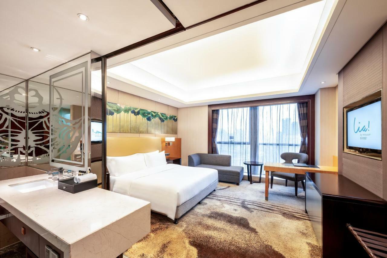 Lia! Chengdu Hotel Bagian luar foto