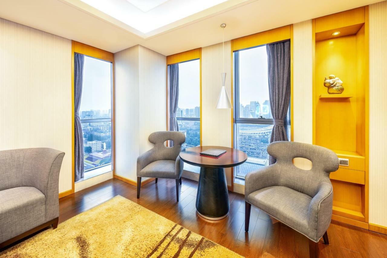 Lia! Chengdu Hotel Bagian luar foto