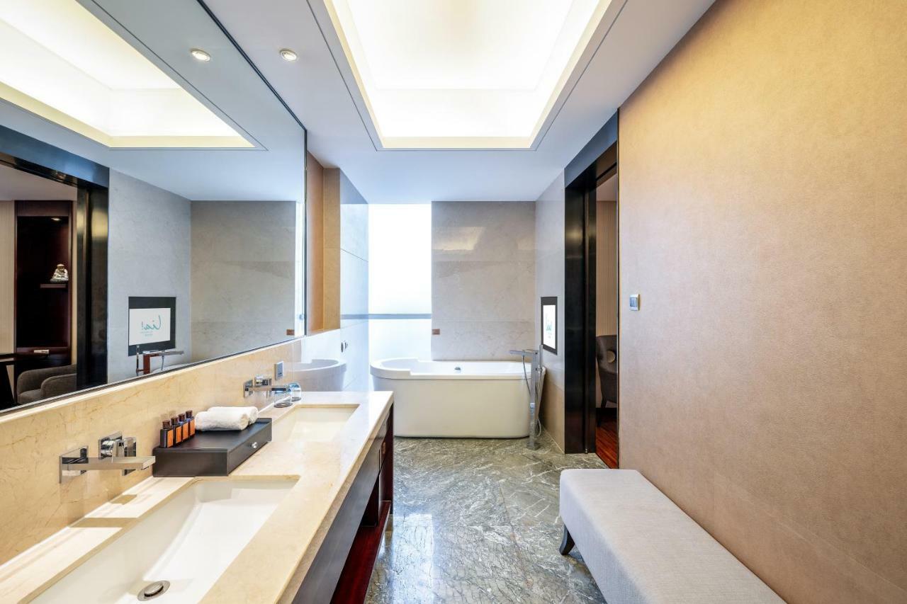 Lia! Chengdu Hotel Bagian luar foto